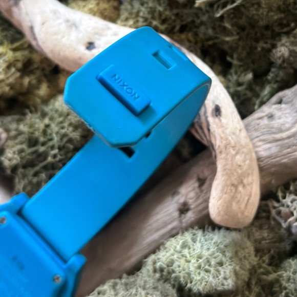 RESERVED: Nixon watch: The Time Teller in blue - Picture 5 of 6